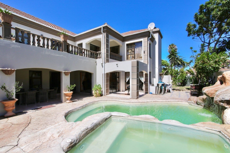 6 Bedroom Property for Sale in Sunset Beach Western Cape